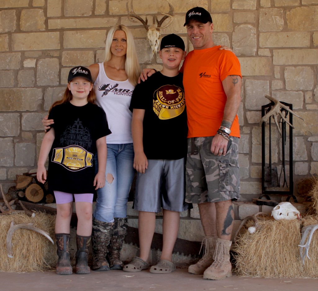 MRA-Hunting-Shawn-Michaels-2013-001-Family-01
