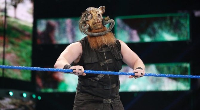 Erick Rowan Working On New Clown Gimmick During Wwe Live Events - erick rowan wyatt family entrance roblox