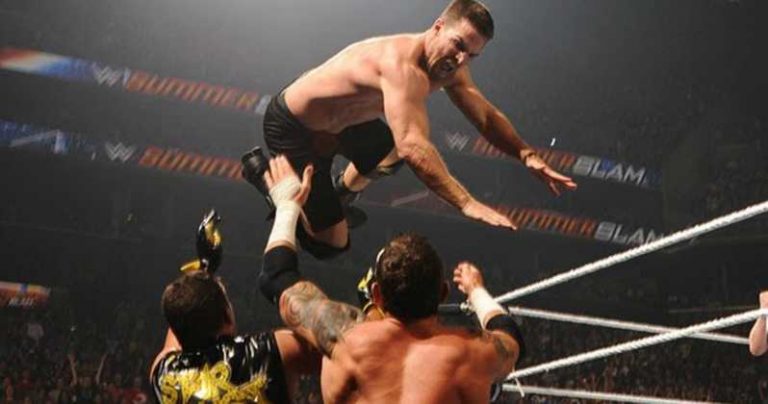 Stephen Amell To Star In Wrestling Themed Drama Series “Heels”