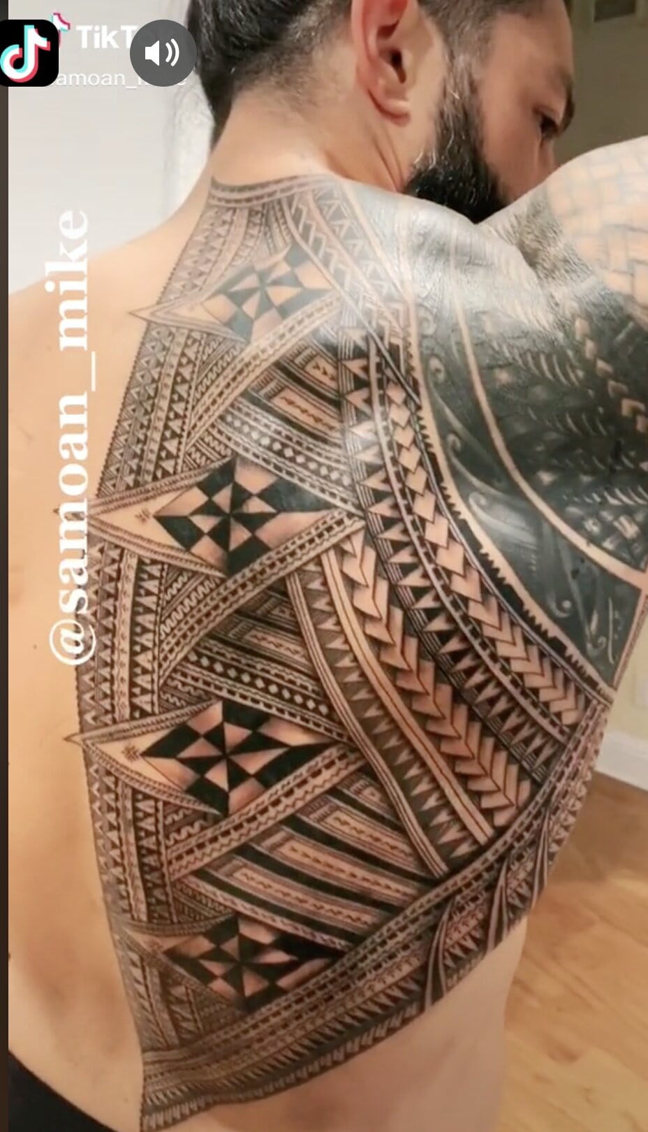 Roman Reigns Shows Off New Back Tattoo