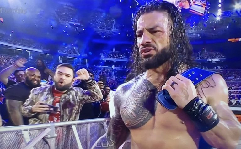 WWE Universal Title Match At Royal Rumble Ends In Controversy